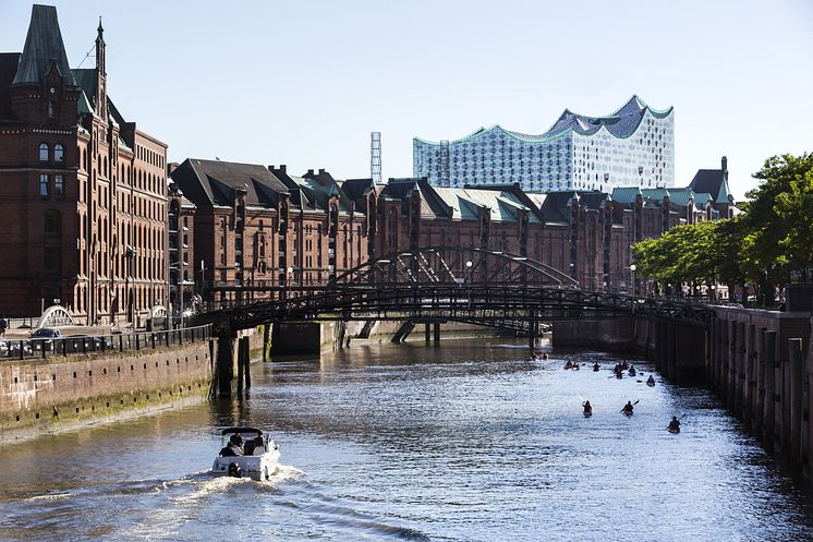 Hamburg med världsarvet Speicherstadt och operahuset Elbphilharmonie