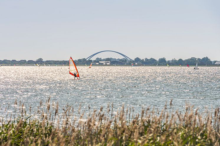 Windsurfen vor der Fehmarnsunsbrücke