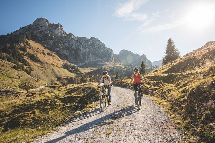 Fribourg Mountainbike: Mountainbikerinnen im Val de Charmey