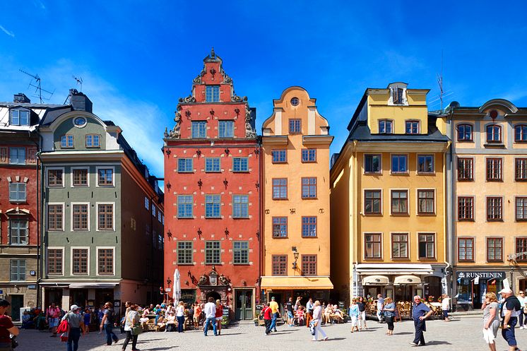 DEST_SWEDEN_STOCKHOLM_STORTORGET_COLORFUL_BUILDINGS_GettyImages-620945277_Universal_Within usage period_90919