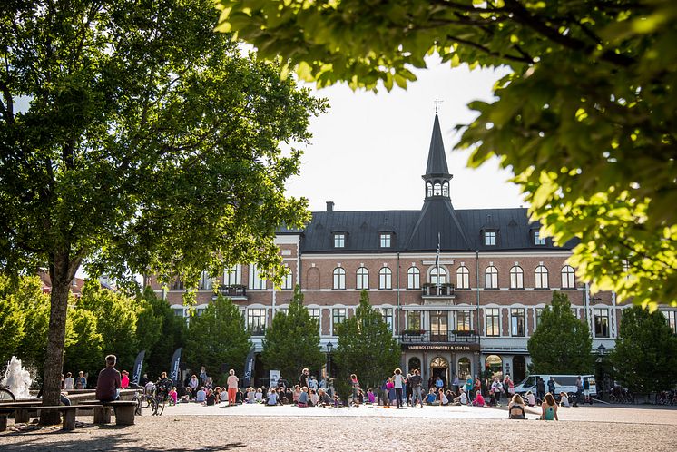 Varberg_Fasad_sommar_red.jpg