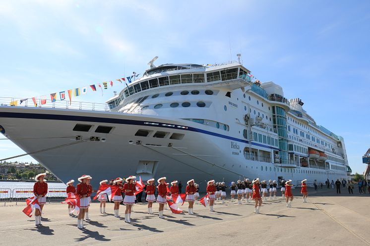 Birka Cruises vid kaj i Härnösand