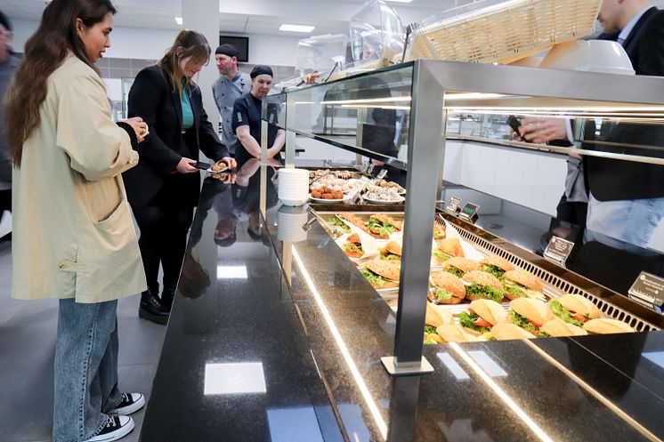 Bistro zieht in das erste Obergeschoss des Mensagebäudes | Ehemalige Bistrofläche wird zum Lern-, Arbeits- und Aufenthaltsraum