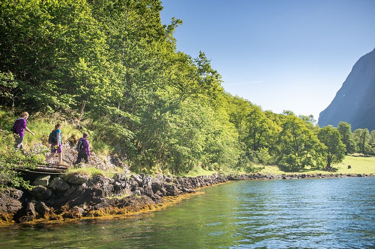 Den gamle postvegen langs Nærøyfjorden byr på flotte naturopplevelser