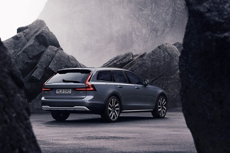 Volvo V90 B6 AWD Cross Country i Thunder Grey