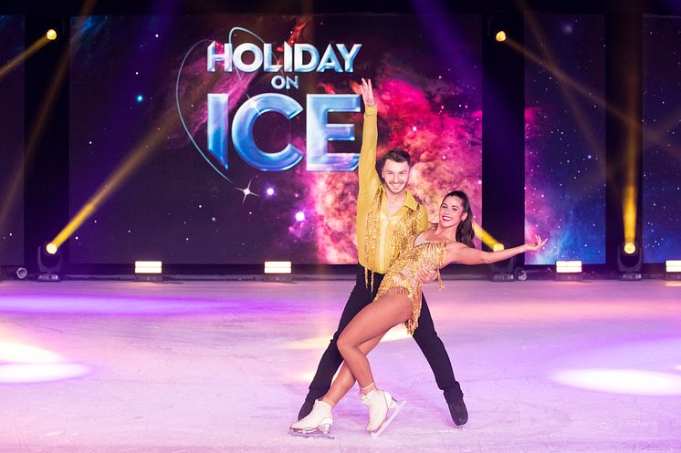 Sarah Lombardi und Joti Polizoakis bei HOLIDAY ON ICE