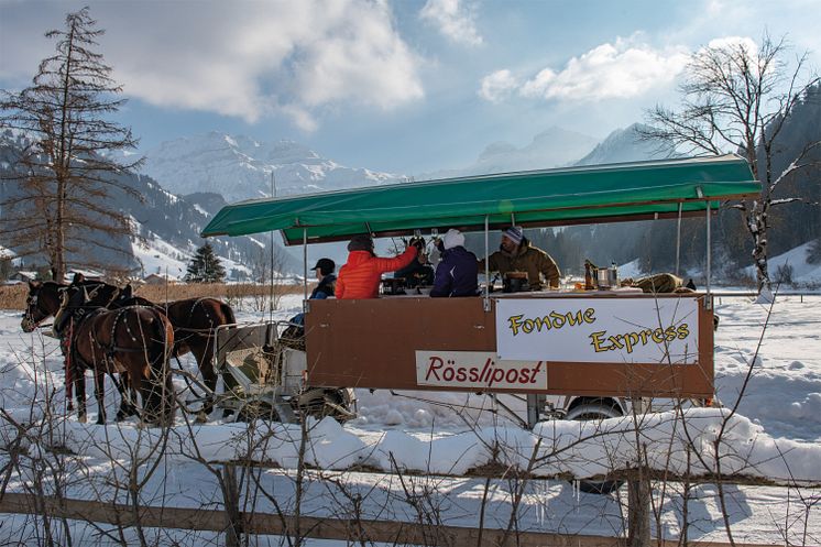 Fonduekutsche Lenk Winter © Lenk-Simmental Tourismus