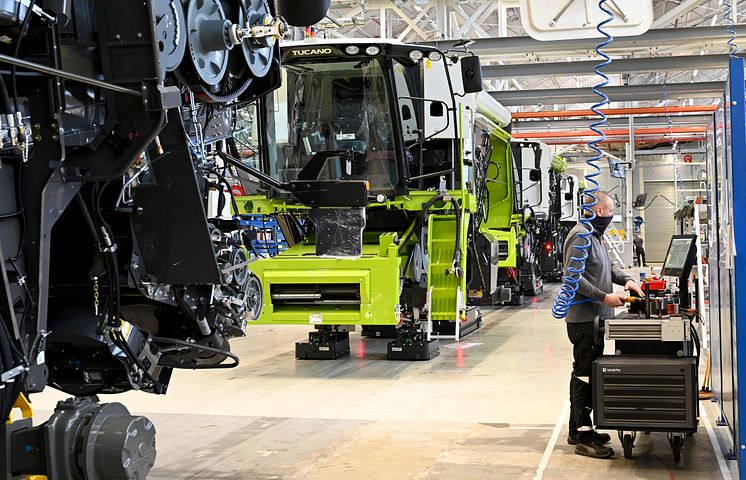 Assembly of combine harvesters at CLAAS in Harsewinkel