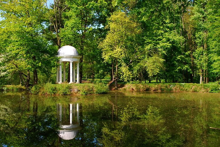 Auwald in Leipzig - Diana-Tempel im Schlosspark Lützschena