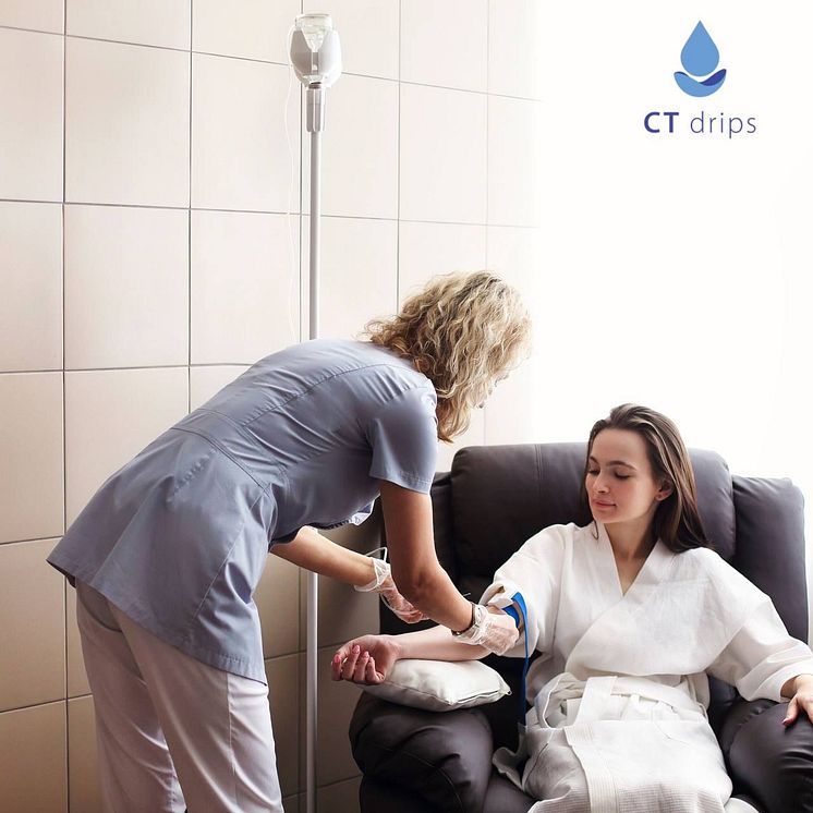 nurse-administering-vitamin-drip-at-home-in-london