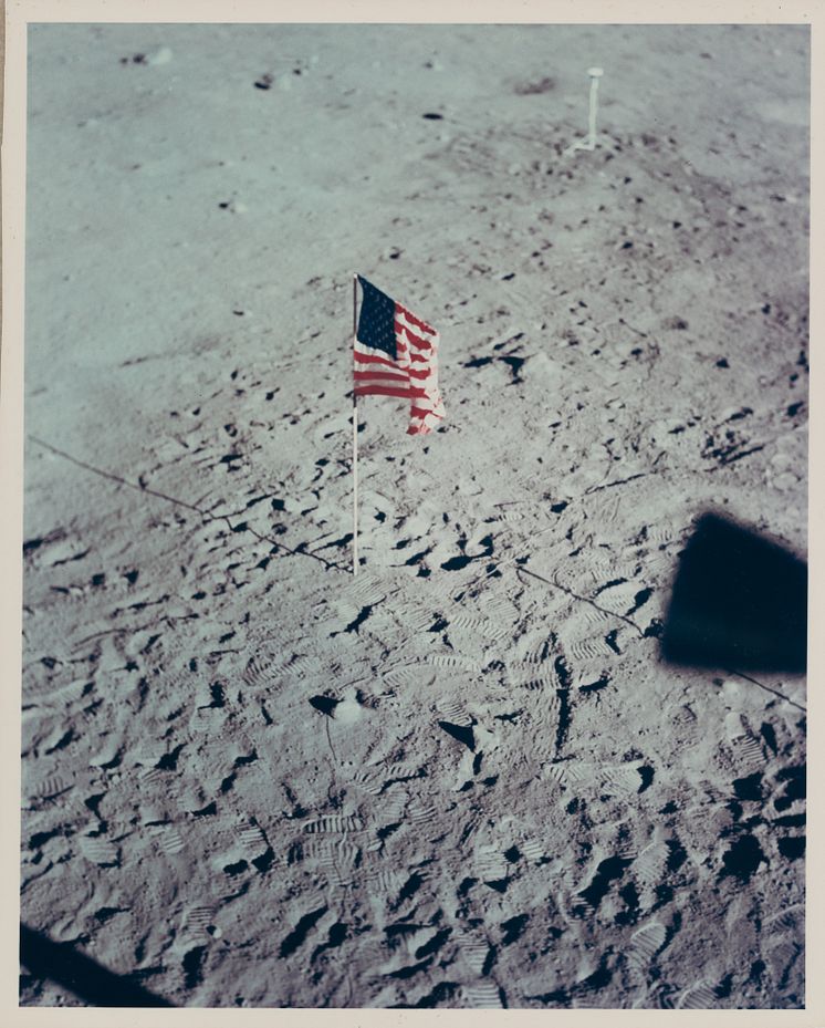 Cover of LIFE. the American flag on the Moon.jpg