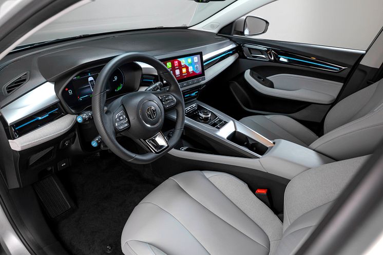 MG5-Electric-Interior-wide-shot