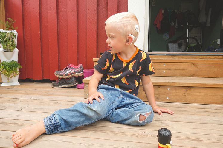 Vincent 5 år hör med cochleaimplantat