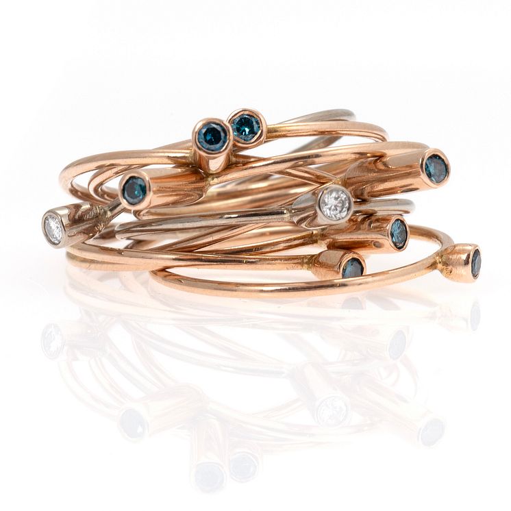 Jytte Kløve- Lege-ring af 14 kt. rosaguld og hvidguld prydet med talrige brillantslebne diamanter på i alt ca. 0.24 ct. 1996. Vurdering- 10.000-12.000 kr..jpeg