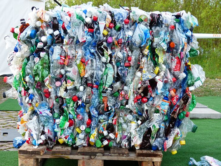 Ny strategi för hållbar plastanvändning