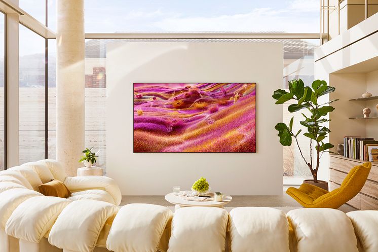 QN90F_FRONT_WALL_BeautyShot_24089 R2.jpg