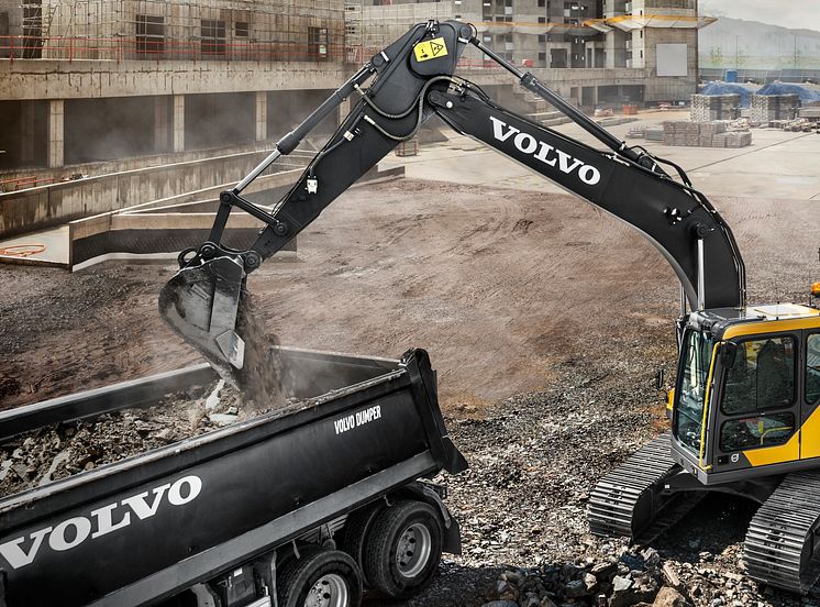 Volvo grävmaskin med Volvo-skopa och Volvo Endurance Tandsystem