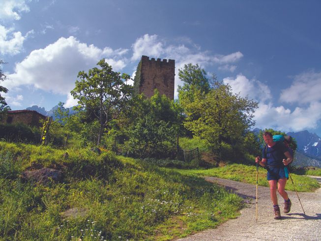 Caminoen med det cantabriske kloster Santo Toribio i Liébana, Cantabria