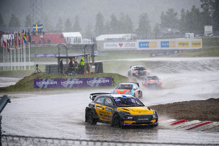 Niclas Grönholm säkrade en andraplats i rekortblöta förhållanden under World RX of Sweden i Höljes 2025.