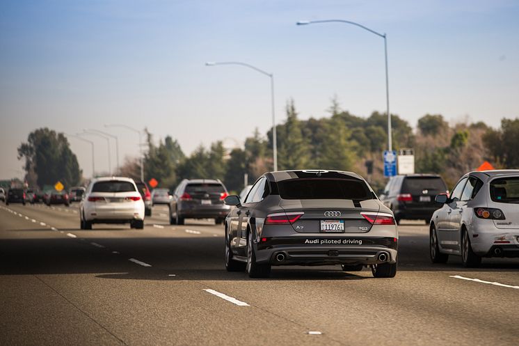 Førerløs Audi A7 på trafikeret offentlig vej - på vej til Las Vegas og CES 2015