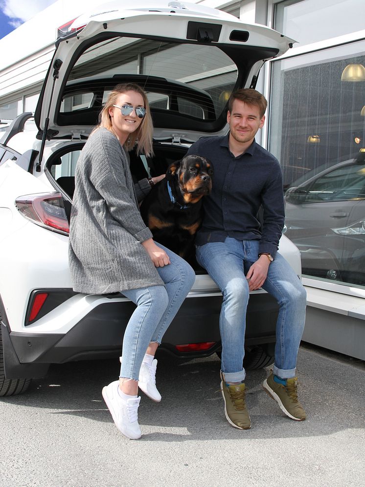 Vi gratulerer Marianne og Christoffer med ny Toyota!