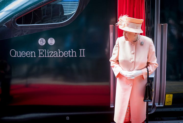Queen next to Hitachi Intercity Express Train named "Queen Elizabeth II"