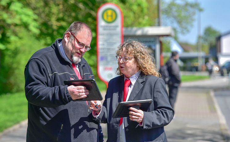Foto2_Marion von Elling und Martin Tourbier aus dem DSW21-Fahrdienst