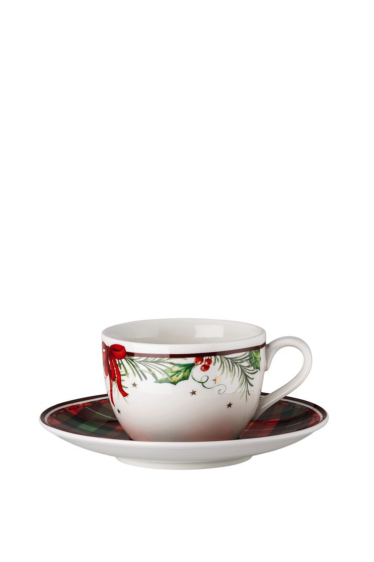 HR_Cozy_Winter_Cappuccino_cup_and_saucer