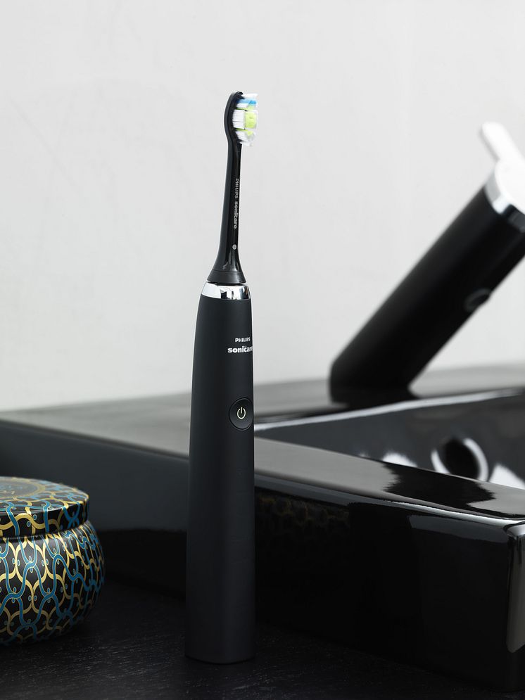 Philips DiamondClean Black eltandborste vid Gustavsberg Artic Black Edition handfat