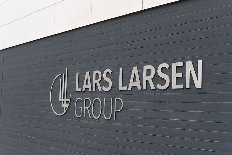 Lars Larsen Group logo exterior