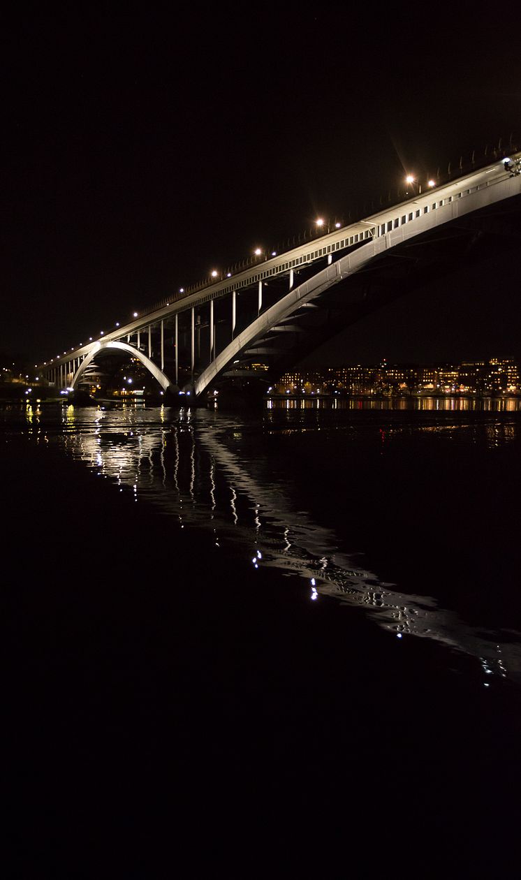 Ljussättning av Västerbron i Stockholm av Klätterservice AB