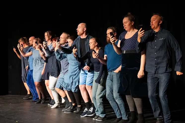 Demoskratti. Ett residens på Örebro Teater av Humorgruppen Gillet. 2026