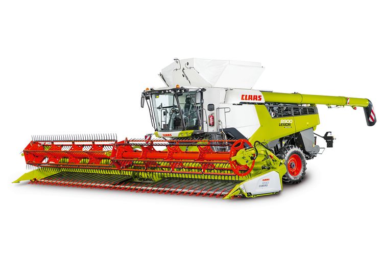 CLAAS LEXION 8900 - studio