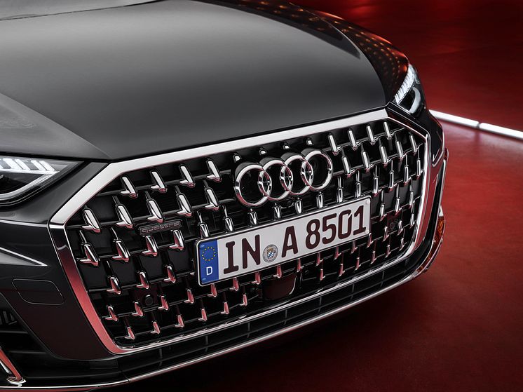 Audi A8 med ny singleframe-grill