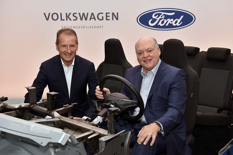 Herbert Diess (Volkswagen) og Jim Hackett (Ford)