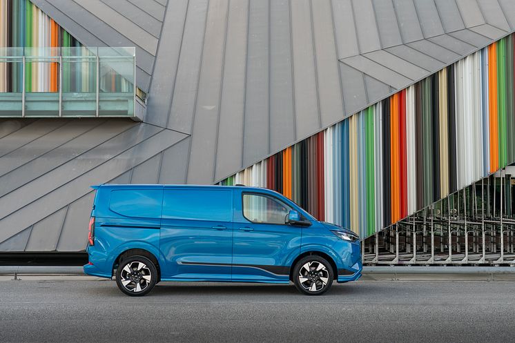 2025 Ford E-Transit Custom Sport (17).jpg