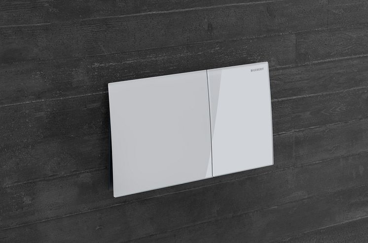 2023 Sigma70 glass white on dark wall_Original