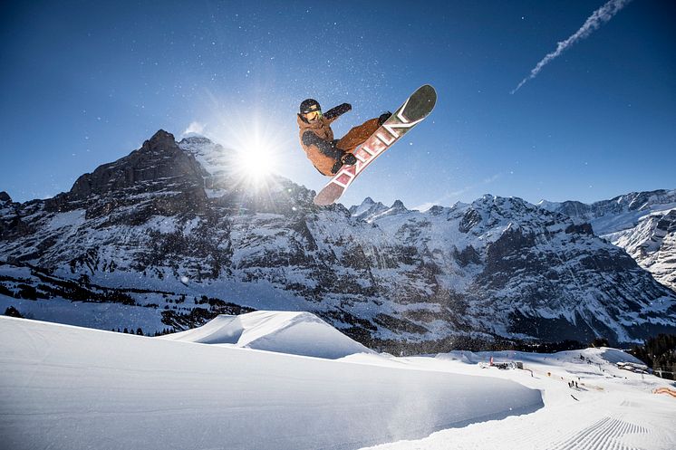 Grindelwald first Snowpark_Snowboardjump