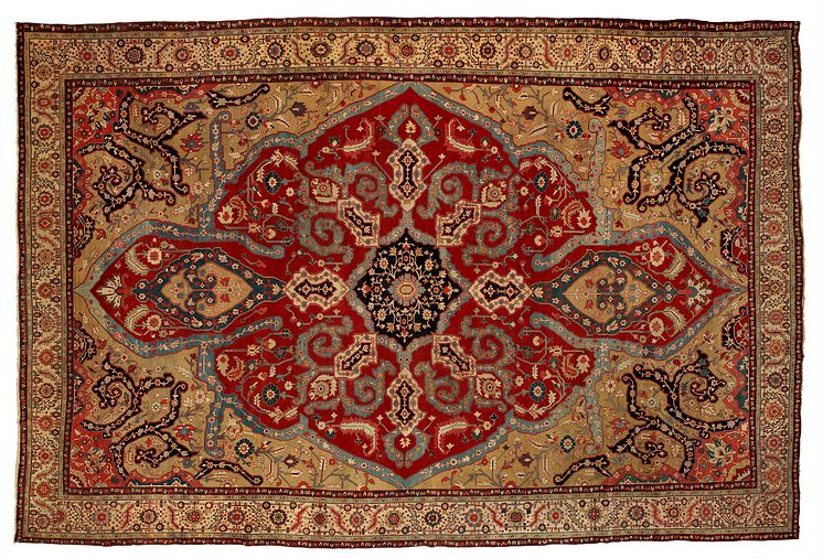 The auction also offers a wide range of furniture and carpets, including this beautiful Serapi carpet from Northwest Persia. 1890-1910. 557 x 368 cm. Estimate: DKK 250,000.