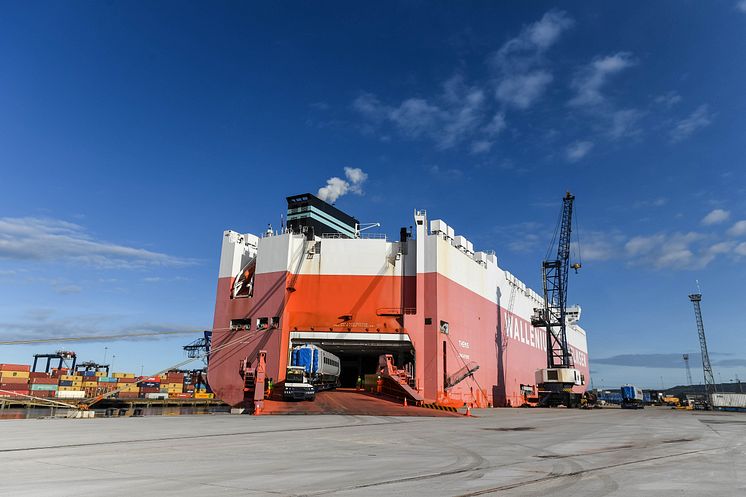 New Azuma trains arrive at UK port ahead of passenger services starting later in 2018