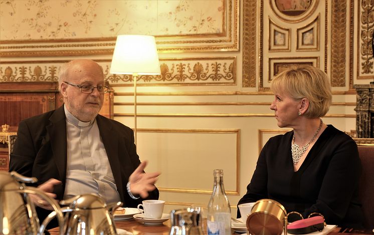 Anders Arborelius i samtal med Margot Wallström