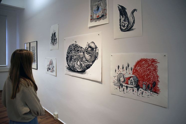 Diego deCalles Werke in der neuen Ausstellung "Zeit zu drucken" 