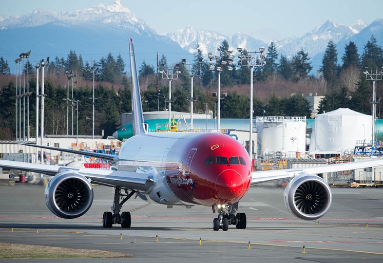 Dreamliner 787-9 EI-LNI "Greta Garbo" despegando de Seatlle. 