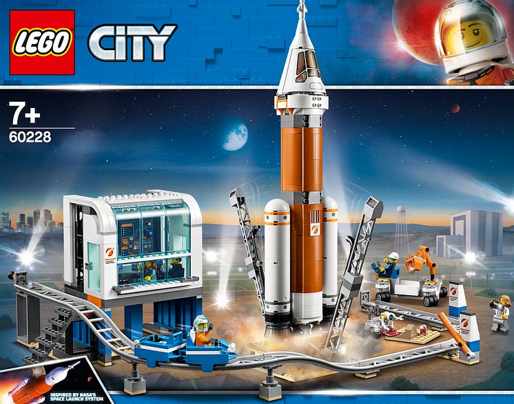 DreamToys19_12_Lego City Deep Space Rocket and Launch Control
