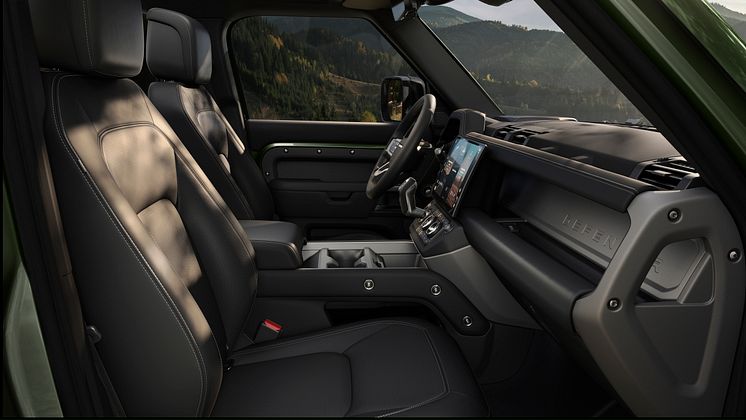 DEF_26MY_CORE_INTERIOR_25052025_03.jpg