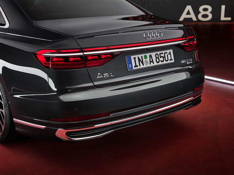 Audi A8 L med OLED-baglygter