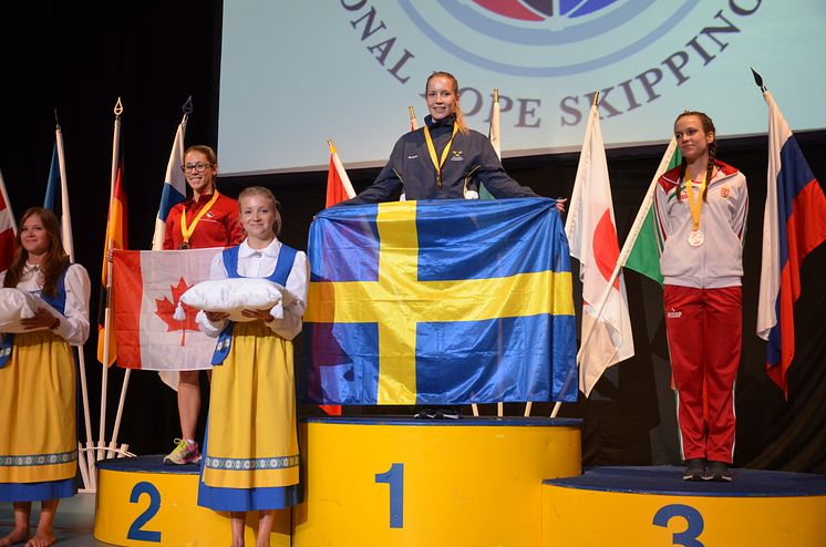 Lovisa Gustafsson vann VM-guld i tripplar
