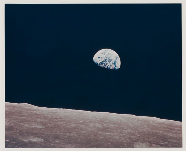 First Earthrise. The first color photograph of the first Earthrise witnessed by humans.jpg