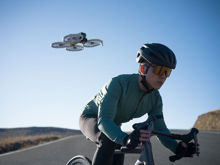 DJI FLIP_Lifestyle Photos_Road Cycling_01.jpg