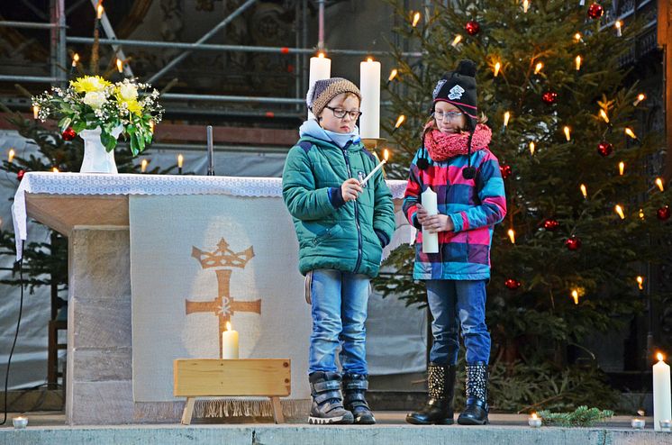 1.000 Kerzen erstrahlen im Merseburger Dom